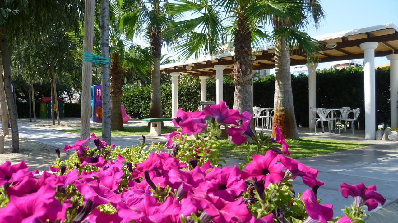 Residence Torre Del Mar Alba Adriatica Exterior photo