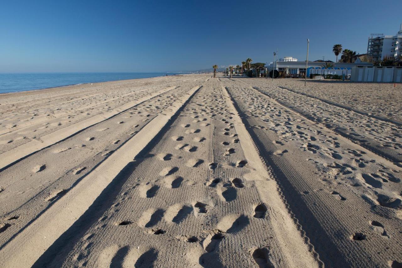 Residence Torre Del Mar Alba Adriatica Exterior photo